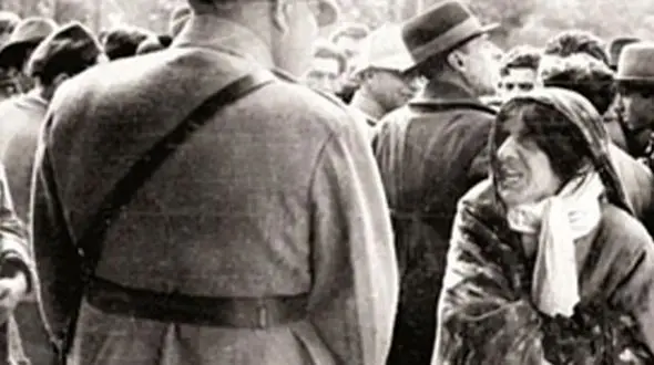 قصه‌ای در یک عکس: جنگ، نان و نگاه پرمعنای پیرزن