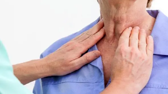 بررسی کم‌ کاری و پرکاری تیروئید؛ چگونه این مشکلات هورمونی بر زندگی بانوان اثر می‌ گذارد؟