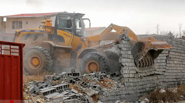 تخریب خانه باغ یک مدیر سرشناس آذرشهر