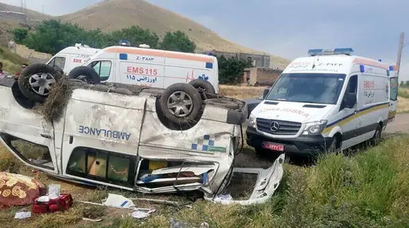 آمولانس نجات خودش تابوت مرگ شد / واژگونی مرگبار در آزادراه نظنز _ کاشان