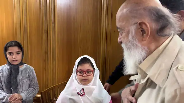 کودکان؛ مهمان شورای شهر تهران شدند + فیلم و صحبت های چمران با آنها