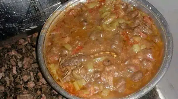 عقرب در غذای دانشجویان دانشگاه! + عکس