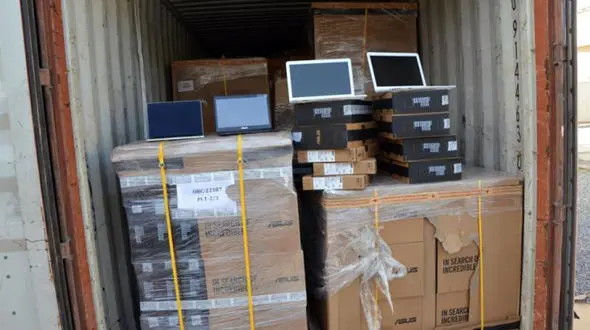 کشف لپ تاپ و لوازم جانبی رایانه قاچاق درآباده