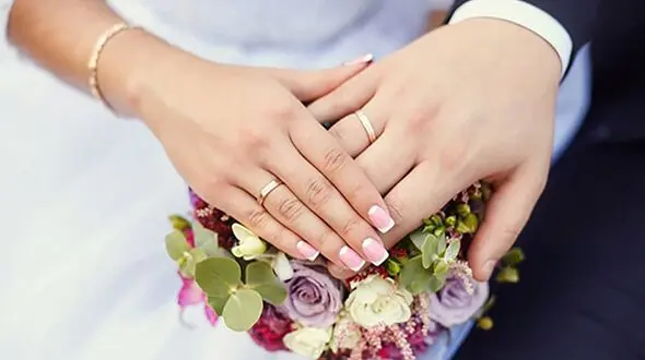 ایده عروس و داماد شکمو در طراحی لباس عروس به شکل پیتزا / دسته گل و کیک پیتزایی + عکس ها