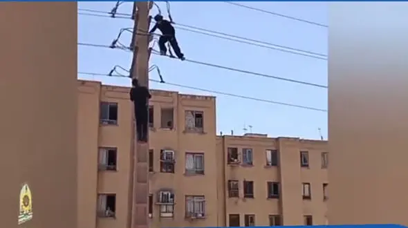 فیلم لحظه نجات یک جوان از مرگ خود خواسته توسط پلیس