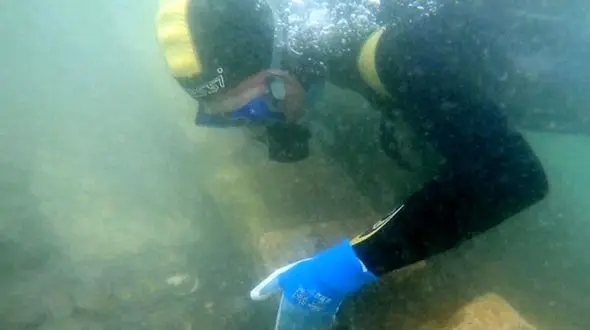 کشف جواهر باستانی رومی در زیر آب + عکس