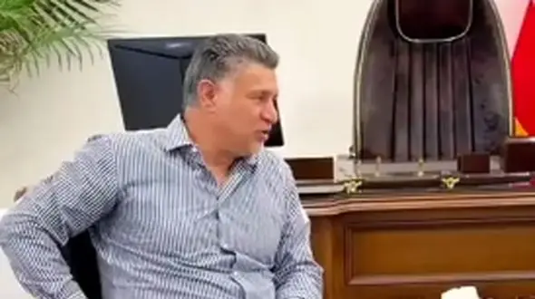 دیدار صمیمانه علی دایی با یک مقام دولتی