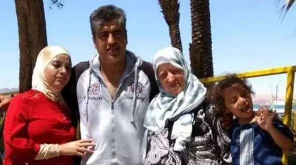 اتفاقی دردناک در مراسم خاکسپاری / مادر یک قربانی حمله تروریستی هنگام مراسم دق کرد+عکس
