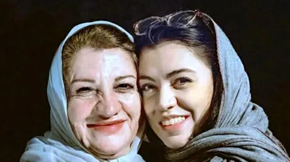 فیلم/ شیدا خلیق: زندگی پدر مادرم چون زندگی موفقی نبود من 16 سالم که بود جدا شدن از همدیگه همیشه از بچگی در تلاش این بودم که چه راهی رو برم که شبیه به اونا نشم