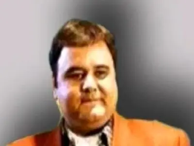 آواز شاد؛ رقص اسلوموشن اکبر عبدی تو مراسم عقدش دهه 40 با عرق جوین قسمت زنونه