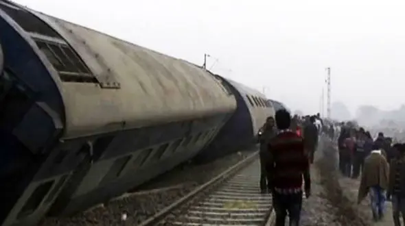 مرگ دلخراش 33 زن و مرد هندی در خروج قطار از ریل