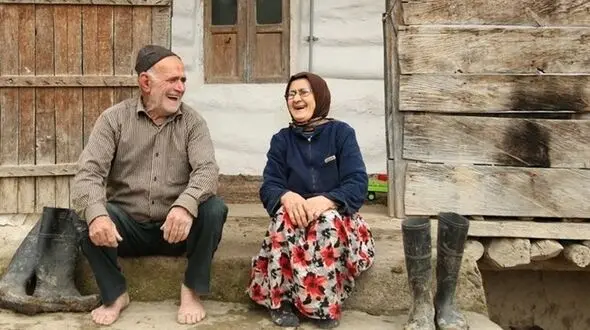  آواز سوزناک؛ آقاهه تو کوه و دشت رو خر نشسته و آهنگ لیلا باریکلا رو میخونه!!!+فیلم
