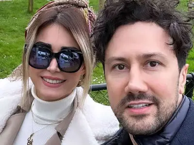 نگاهی به دکوراسیون منزل شاهرخ استخری و همسرش در ایران؛ ترکیب سادگی، نور و چیدمانی خانوادگی + عکس