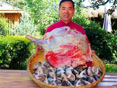 غذای روستایی چین: آبگوشت خاص ران بره و 40 کله ماهی! / فیلم