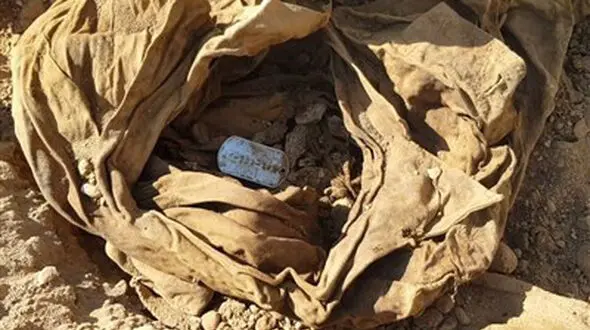 عکس /  اشک هایی که قبل از اربعین امروز در شلمچه ریخته شد / پیکر عاشق حسین با پیشانی بند کشف شد