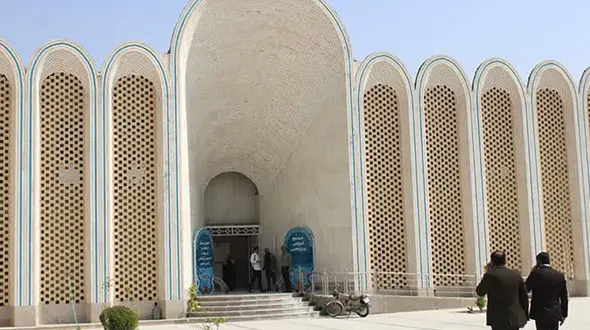 اقدام به خودکشی پسر شیرازی از بالای مجتمع نگین / سناریوی تکراری مجتمع معروف در شیراز