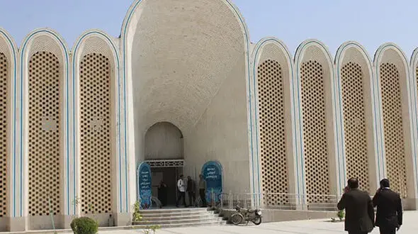 اقدام به خودکشی پسر شیرازی از بالای مجتمع نگین / سناریوی تکراری مجتمع معروف در شیراز