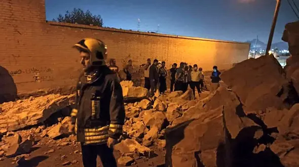 ریزش کوه روی خانه ها در اهواز 