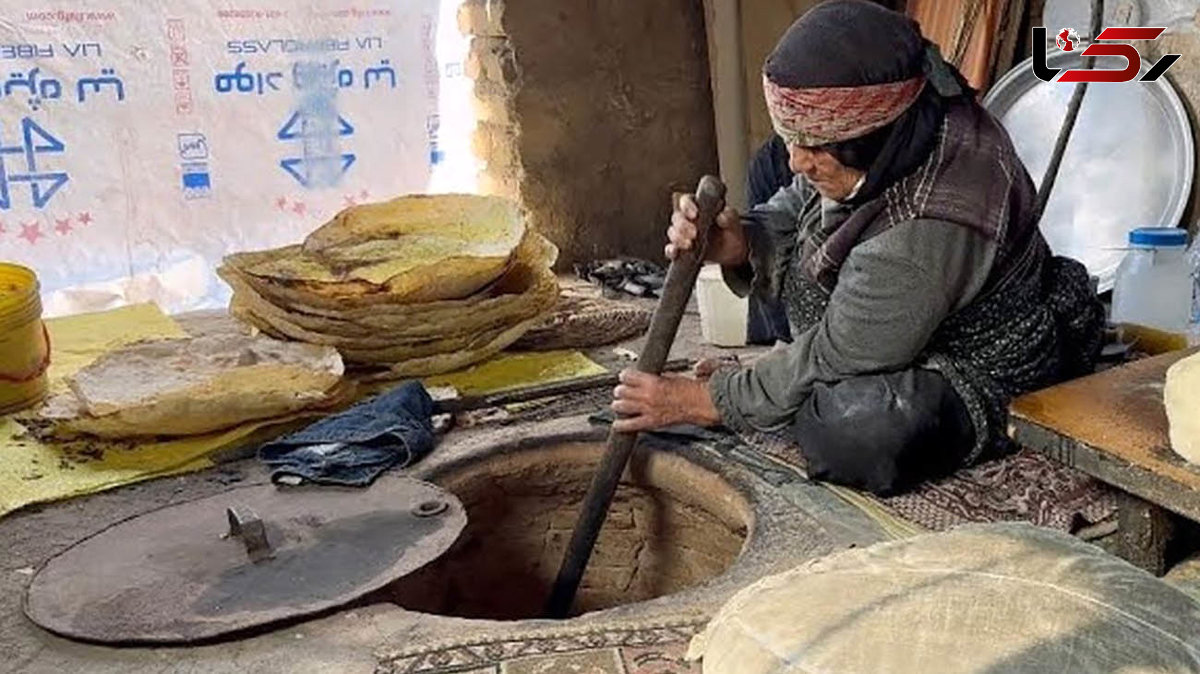  غذای ایرانی اصیل؛ هنر مادربزرگ‌ ها در پخت نان گرده سنتی روستایی + فیلم 