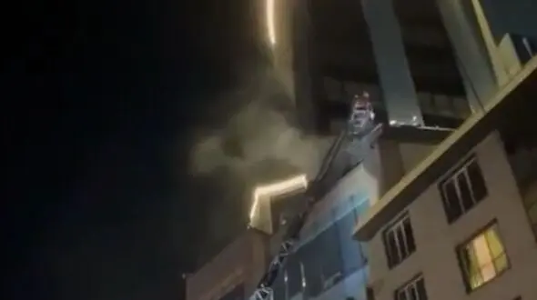 آتش سوزی در مرکز خرید پالادیوم در شمال تهران + فیلم