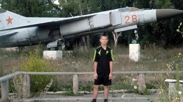 نوجوان تبر به دست به دانش‌آموزان یک مدرسه حمله کرد+فیلم و عکس 