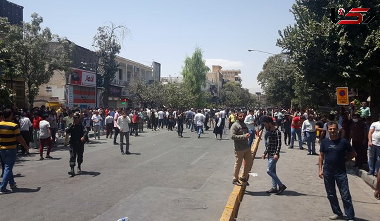 شعارهای عجیب و ساختارشکن معترضین در شیراز  + فیلم و عکس 