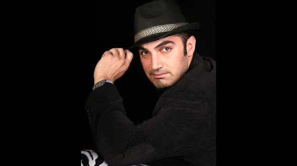 عکس بازیگر مرد در لباس روحانی برای اولین بار 