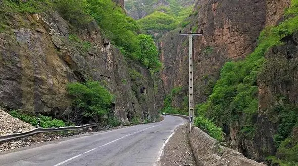 بلعیده شدن همزمان 2 جوان در جاده چالوس + جزئیات