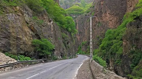 بلعیده شدن همزمان 2 جوان در جاده چالوس + جزئیات