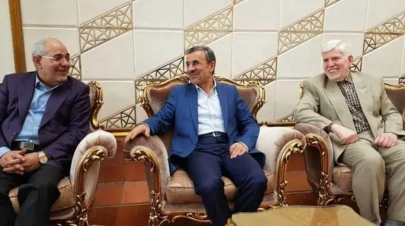 محمود احمدی نژاد به  بوداپست رفت 