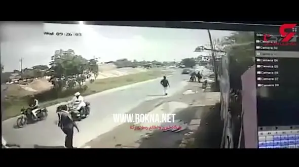 پرت شدن یک زن به بیرون از اتوبوس در حال حرکت + فیلم  / هند