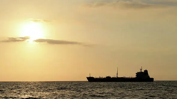 فیلم لحظه غرق‌شدن کشتی ایرانی در خورعبدالله 