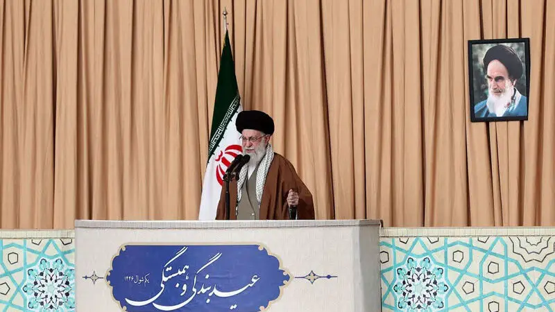 حضرت آیت الله خامنه‌ای ، امروز (دوشنبه۱۱ فروردین ۱۴۰۴) در خطبه نماز عید سعید فطر 