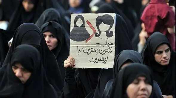 دلیل اجباری بودن حجاب در ایران / حجاب اجباری بعد از 40 سال + فیلم