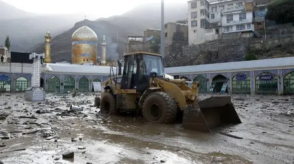 فیلم دلهره آور از لحظه به لحظه تخریب یک خانه در سیل تهران / وحشت را لمس کنید