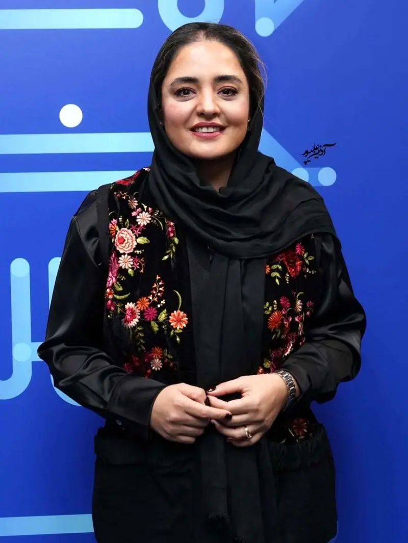 نرگس محمدی به همراه همسرش علی اوجی و فریبا نادری در جشنواره فیلم شهر