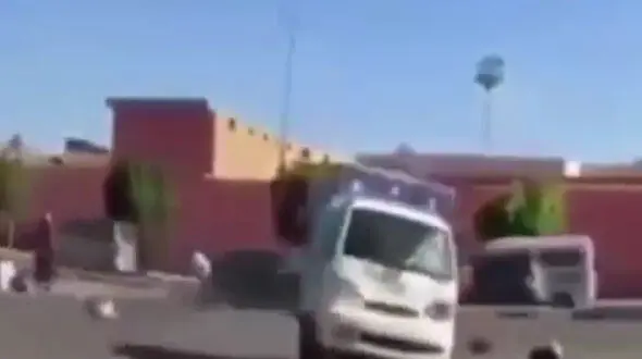 صحنه‌ای تکان‌دهنده در خیابان که یک شهروند با موبایل خود ثبت کرد!+فیلم
