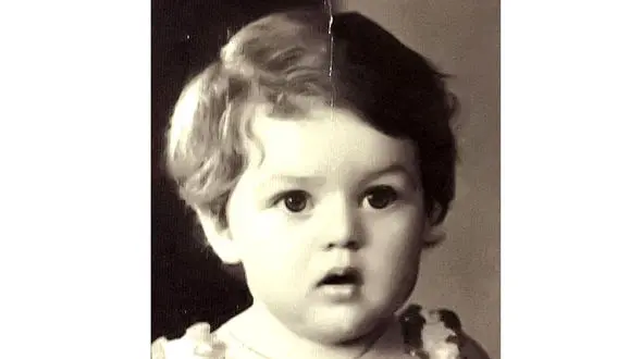 این دختربچه  زیباترین خانم بازیگر سریال نون خ شد ! / اشتباه حدس زدید شیرین نیست !