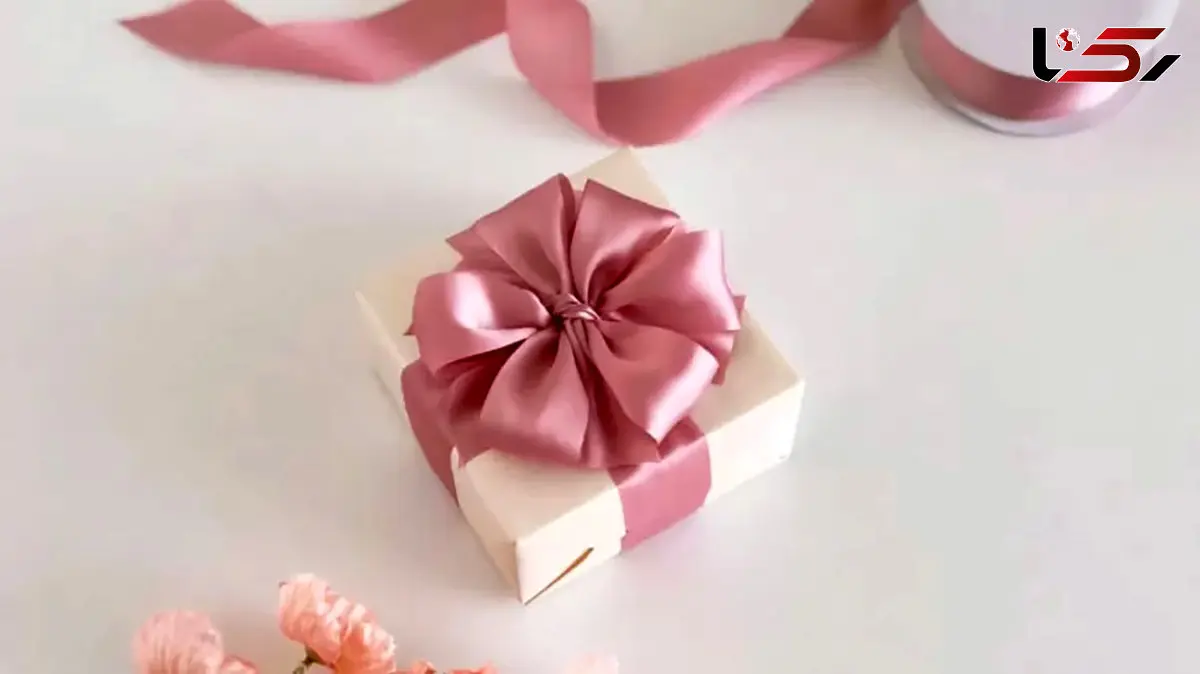 چطور کادوی فوق العاده ای را با روبان تزئین کنیم؟ آموزش گره زدن و طراحی پاپیون