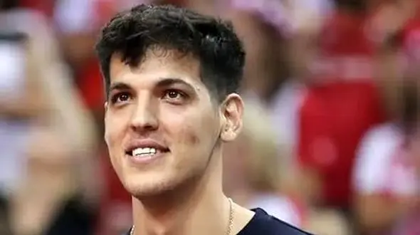 فیلم/  اسماعیل مسافر رفاقت را در حق صابر کاظمی، ستاره پَرپَرشده والیبال ایران تمام کرد/ روحش شاد و یادش گرامی