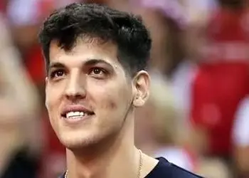 فیلم/  اسماعیل مسافر رفاقت را در حق صابر کاظمی، ستاره پَرپَرشده والیبال ایران تمام کرد/ روحش شاد و یادش گرامی