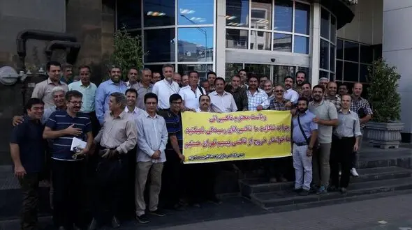 تجمع اعتراضی تاکسی داران بیسیم تهران مقابل سازمان تاکسیرانی