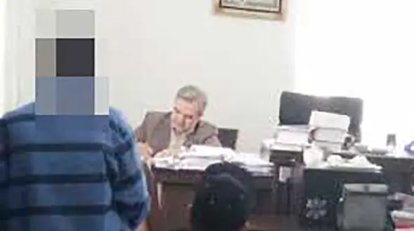 مرد دوربین مخفی در آپارتمان نصب کرد و مچ زنش را با مرد غریبه در وضعیت بد گرفت + عکس