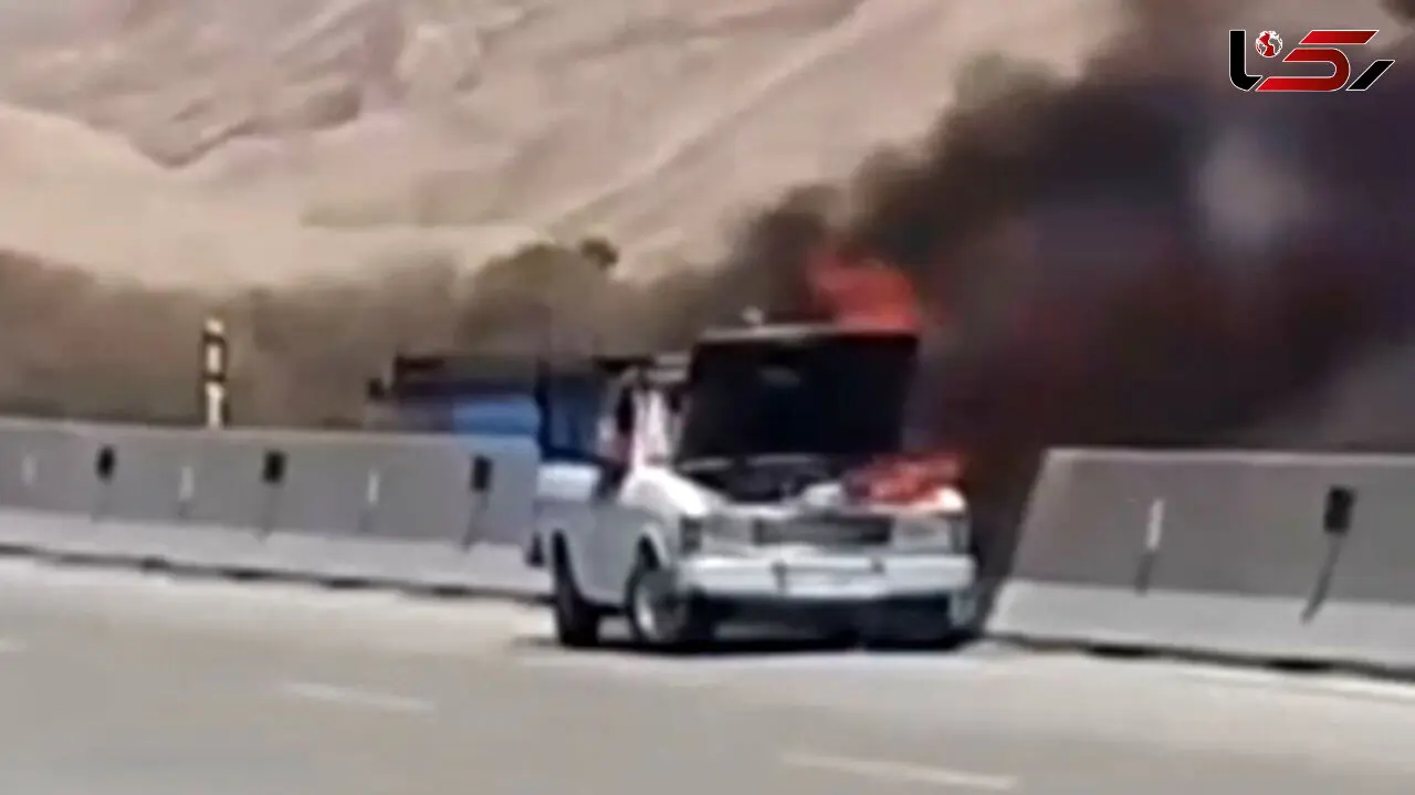 فیلم لحظه به لحظه جزغاله شدن وانت سواری در جاده ایلام / هیچ کس هیچ کاری نکرد 