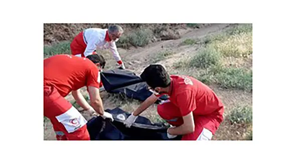 شیرجه مرگبار خودروی شاسی بلند به دره / مرگ همزمان پدر و پسر + عکس