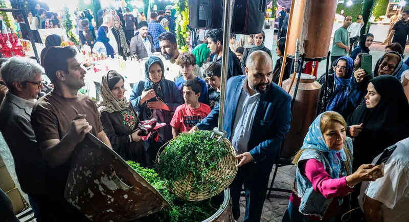 جشنواره گلاب‌گیری 