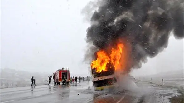 آتش‌سوزی اتوبوس در جاده سنندج