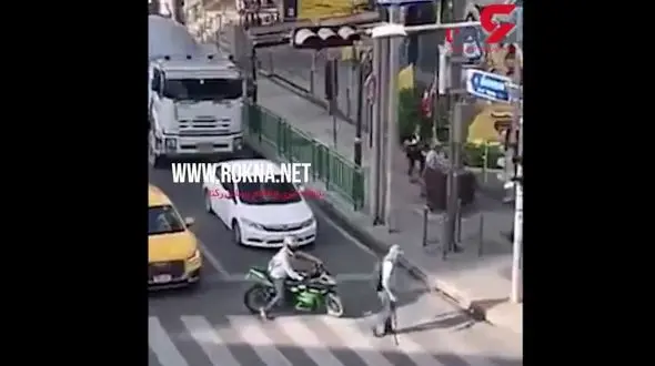 موتورسواری که تحسین کاربران را برانگیخت+فیلم