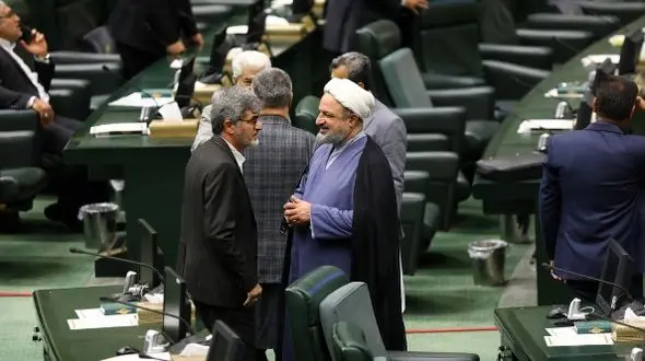 پایداریچی‌ها شمشیر را از رو بستند / تقابل زودهنگام مجلس علیه گزینه‌های وزارت اقتصاد