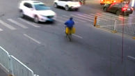 زیر گرفتن مرد دوچرخه سوار توسط خودروی سواری + فیلم